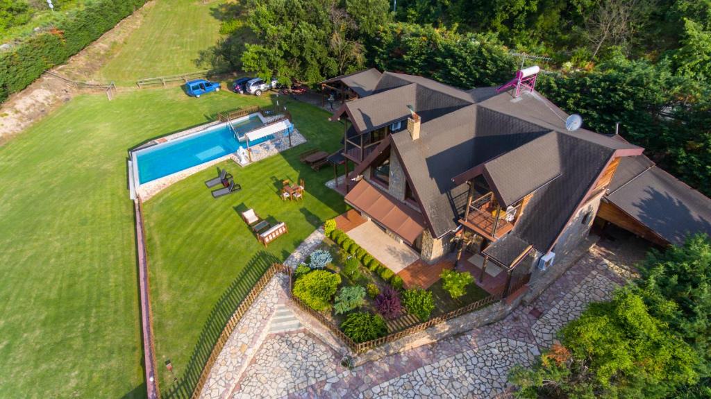 Almopia Villa | Villa Tuman