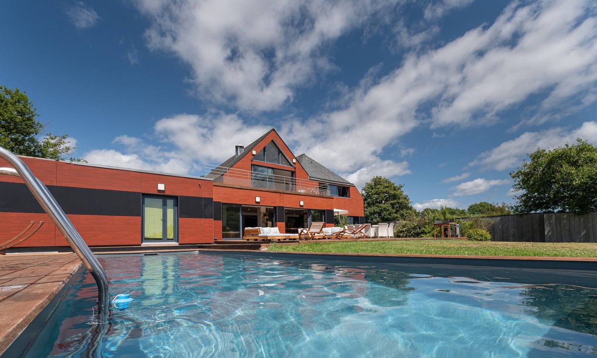Ploeren Villa | Villa 'Ty Castel - Arradon' with Private Pool, Private Terrace and Wi-Fi