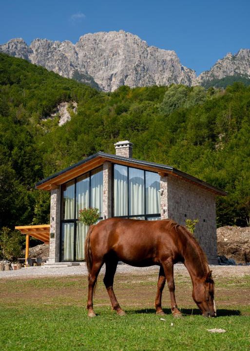 Shale Villa | Villa Ujëvara e vogël