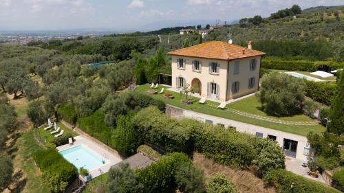 Lamporecchio Villa | Villa Uliveta by VacaVilla