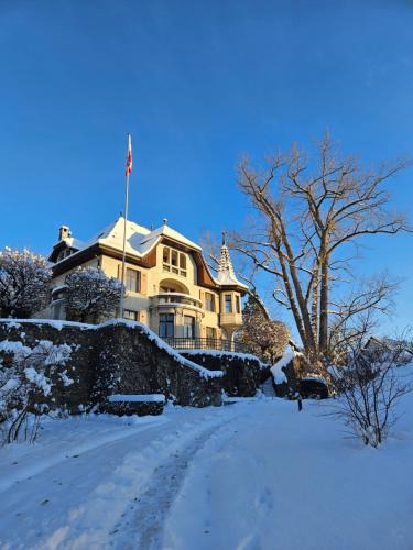 Delemont Villa | Villa unique, piscine et grand parc, Vorbourg 15