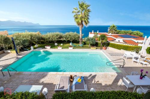 Alcamo Marina Villa | Villa vista mare e piscina privata ad Alcamo