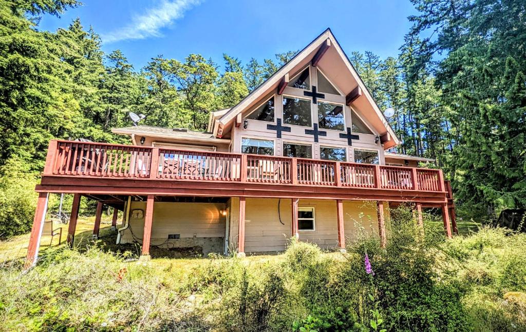 Eastsound Villa | Villa w/Amazing Bay Views Near Beach w/Garden, Ping Pong
