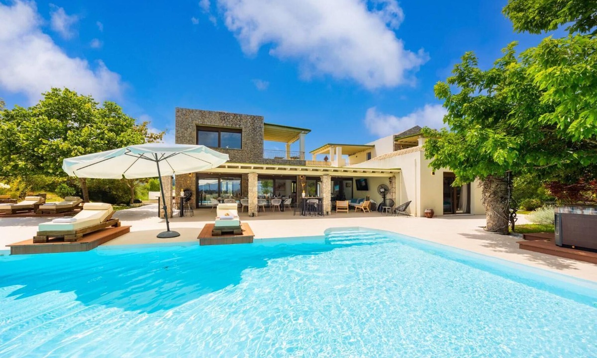 Potamos Villa | Villa Wild Willow - Six Bedroom Villa, Sleeps 12