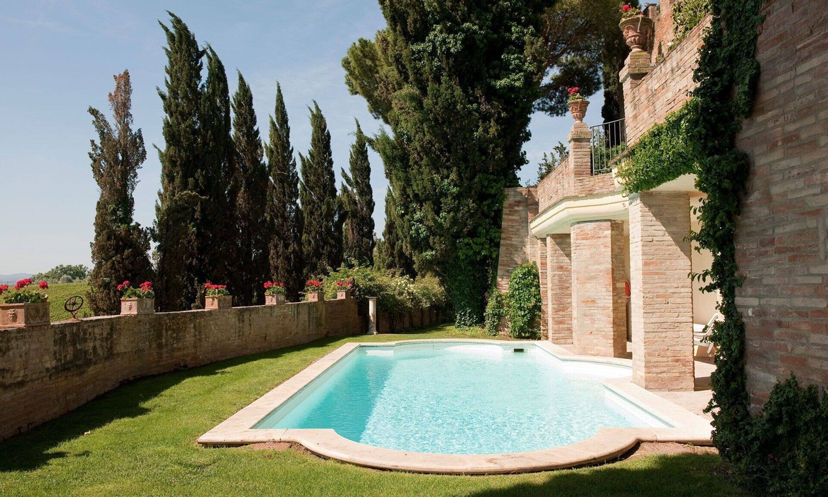 Castelfiorentino Villa | Villa with A/C, WIFI, hot tub, private pool, patio, panoramic view, close to San Gimignano