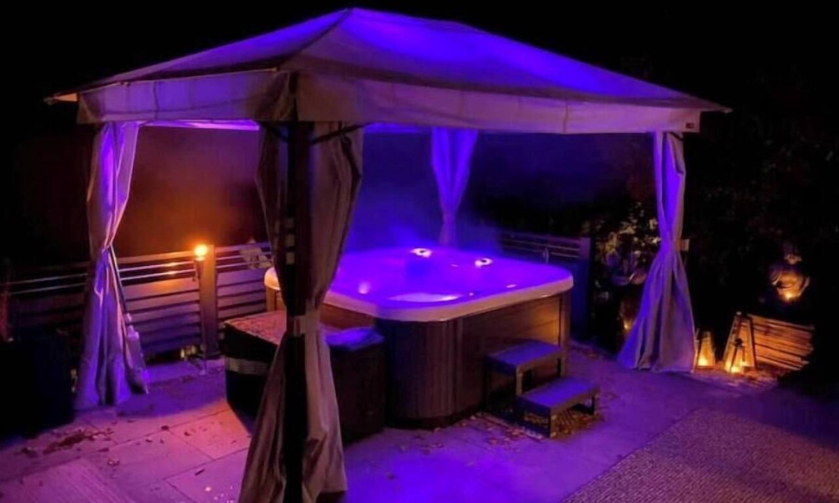 Wellheim House | Villa with a private hot tub and sauna in the Urdonau Valley