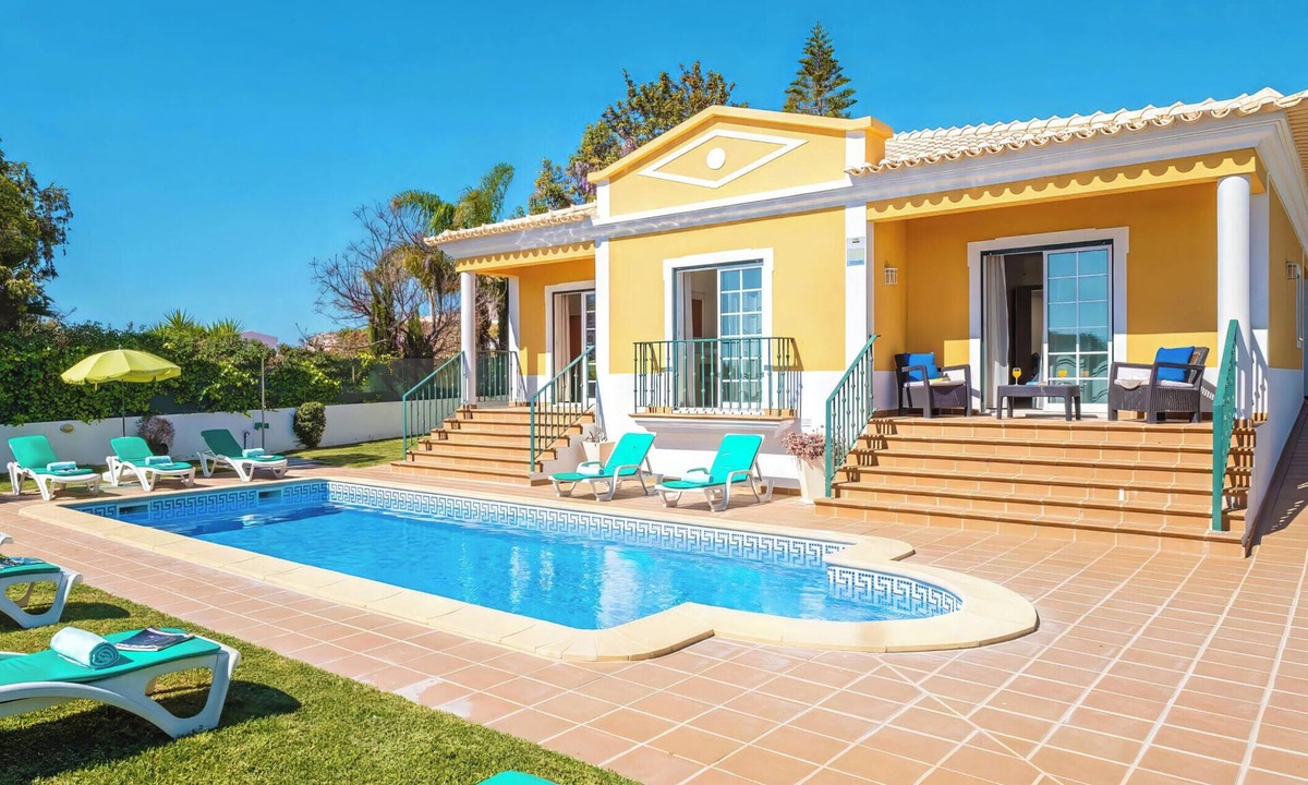Olhos D'Agua Villa | Villa with heatable pool and jacuzzi in Albufeira