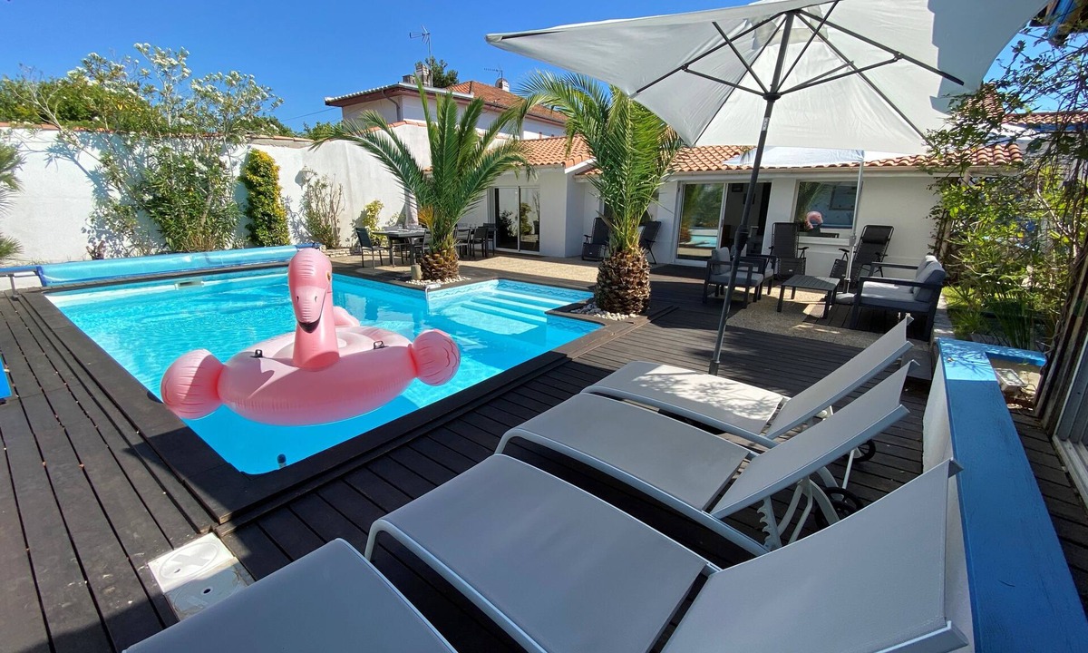 Arcachon Villa | Villa with heated pool 200 metres from the beach and 100 metres from shops