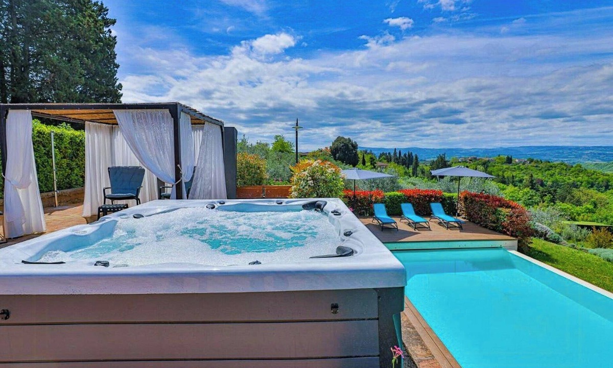 Certaldo House | Villa with infinity pool in Tuscany