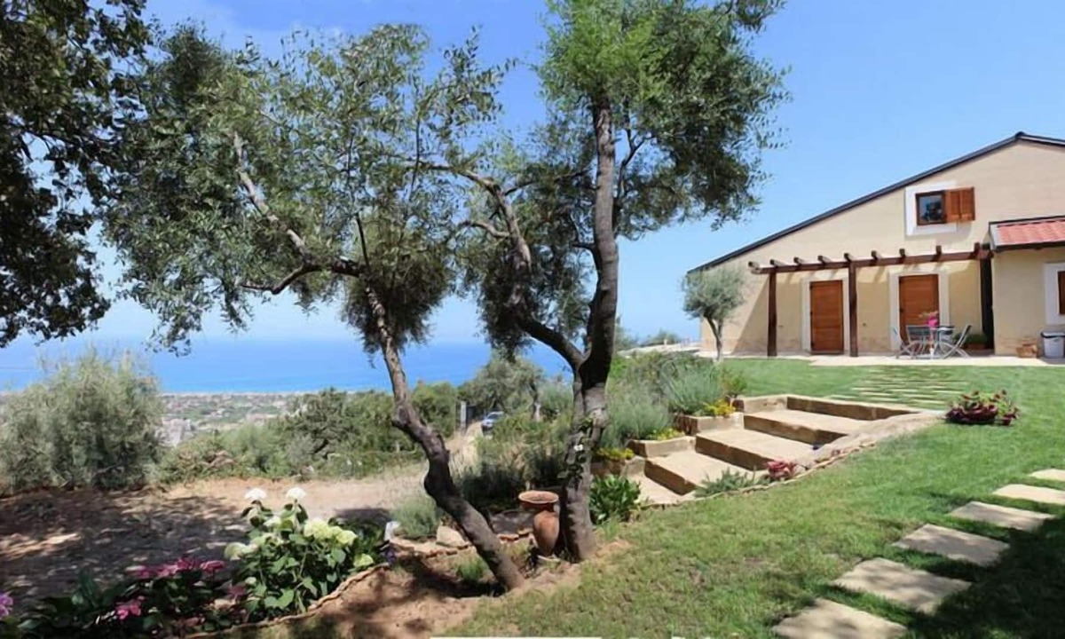 Capo d'Orlando Villa | Villa with sea view terrace and garden