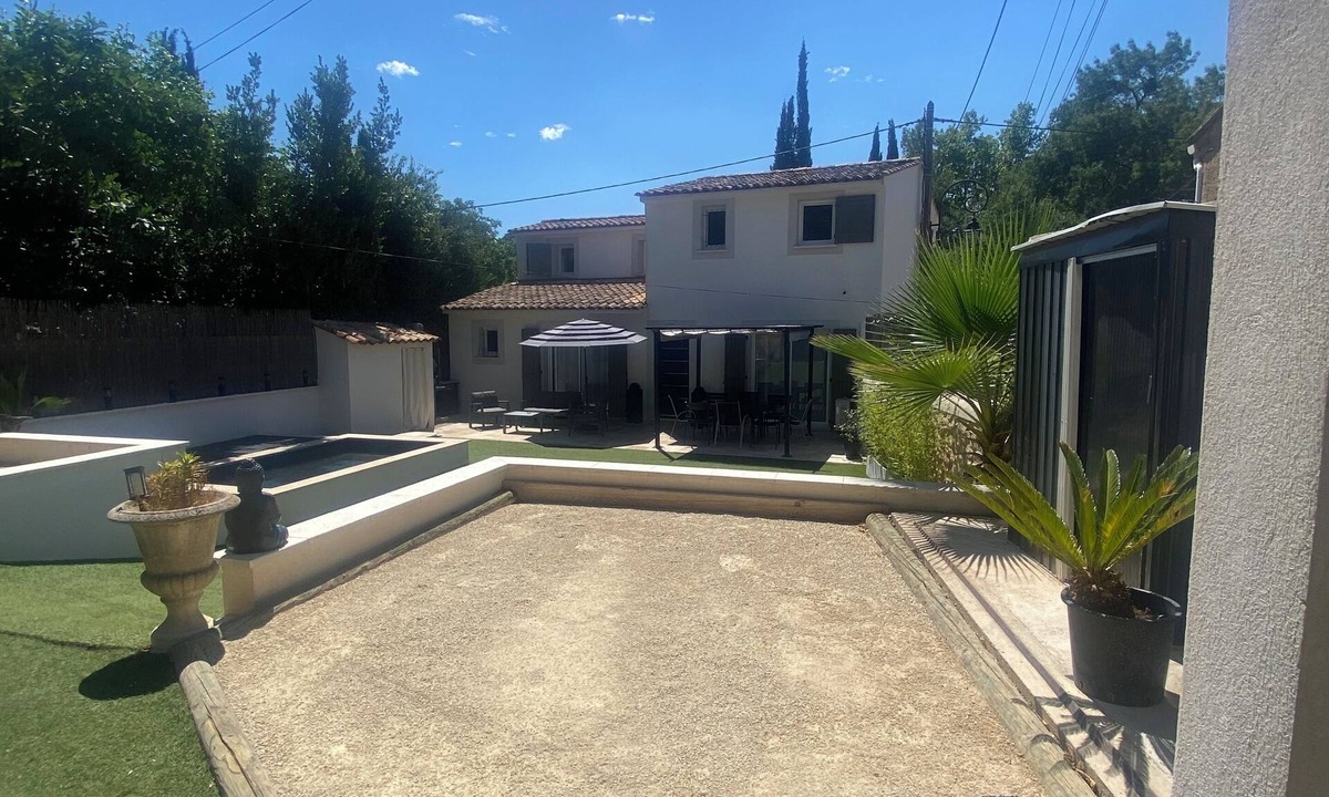 Jouques House | Villa with pool in a pretty village in Provence - 36kms from Aix en Provence