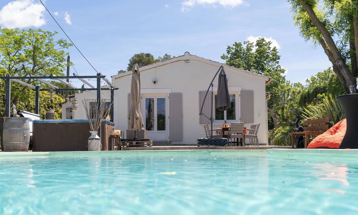 Le Thor House | Villa with Pool, Jacuzzi & Sauna in Provence