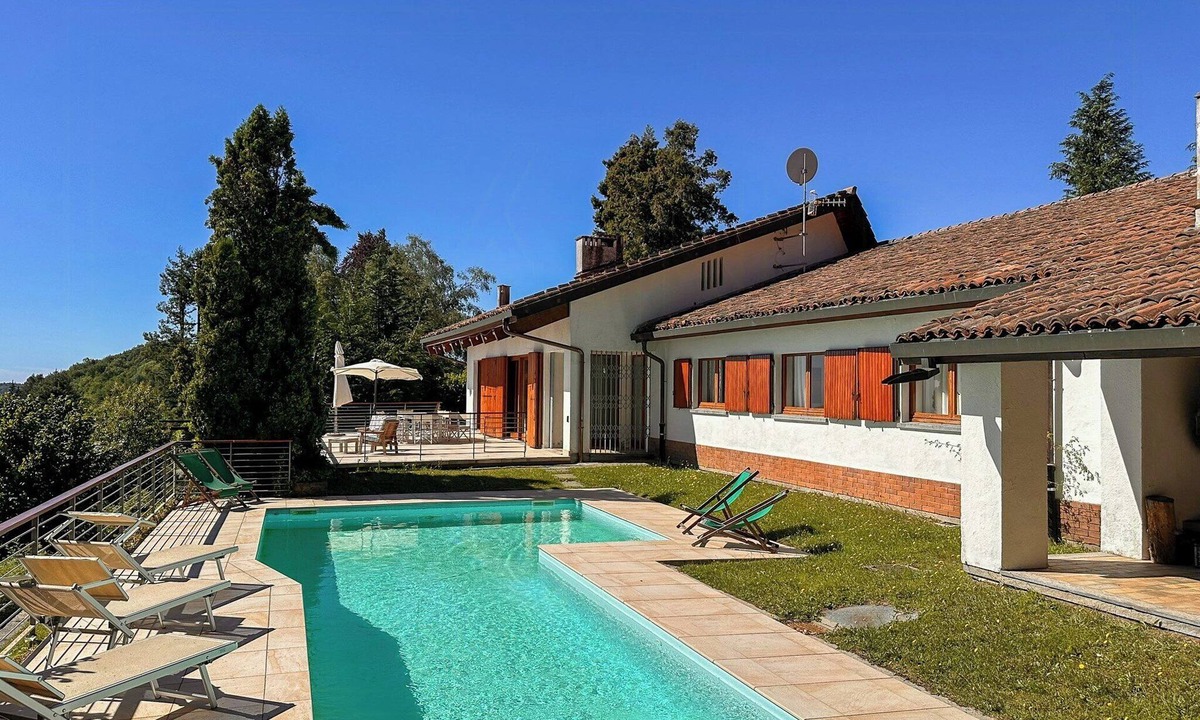 Gignese House | Villa with pool overlooking Lake Maggiore