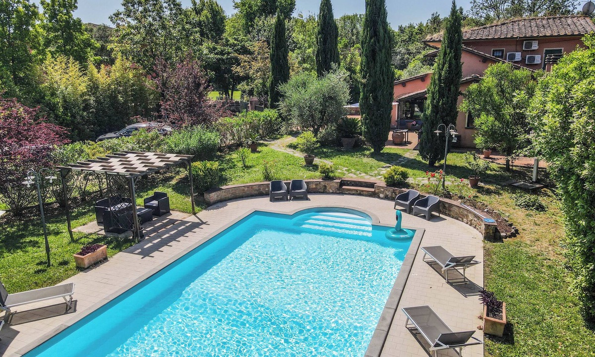 Querce Villa | Villa with private pool and fenced garden 50 km from Pisa, Florence, sea.