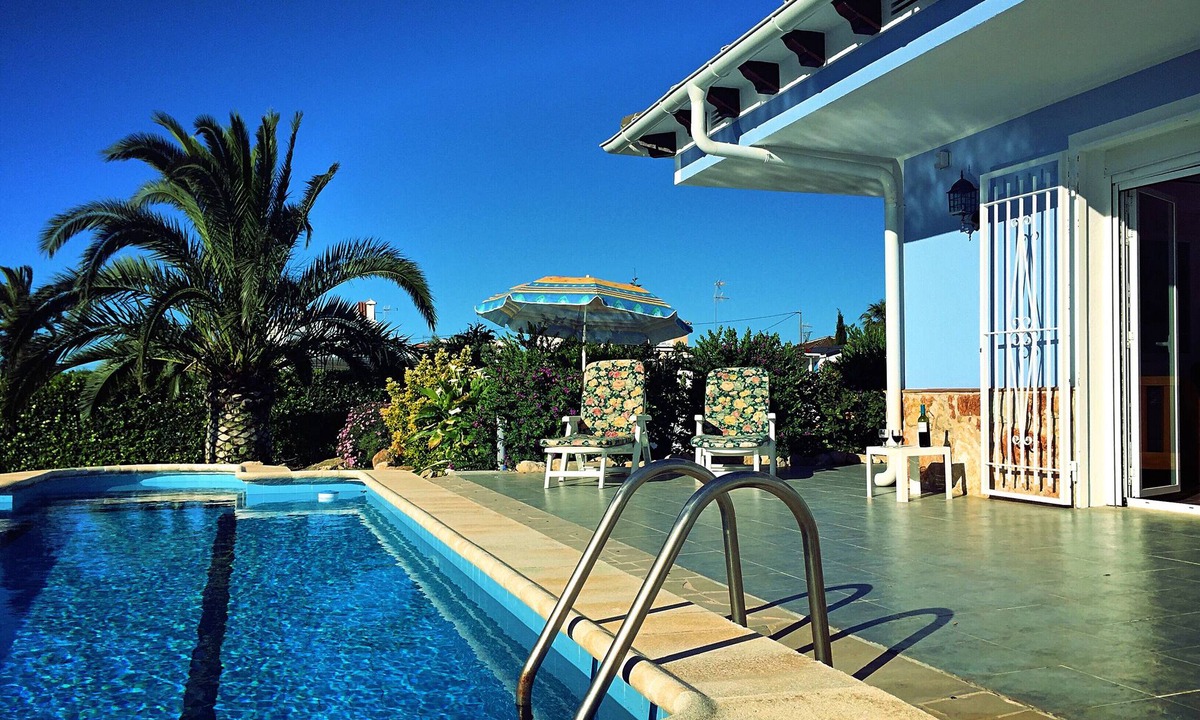 Vinaros Villa | Villa with private pool, green blooming garden and palm near the beach