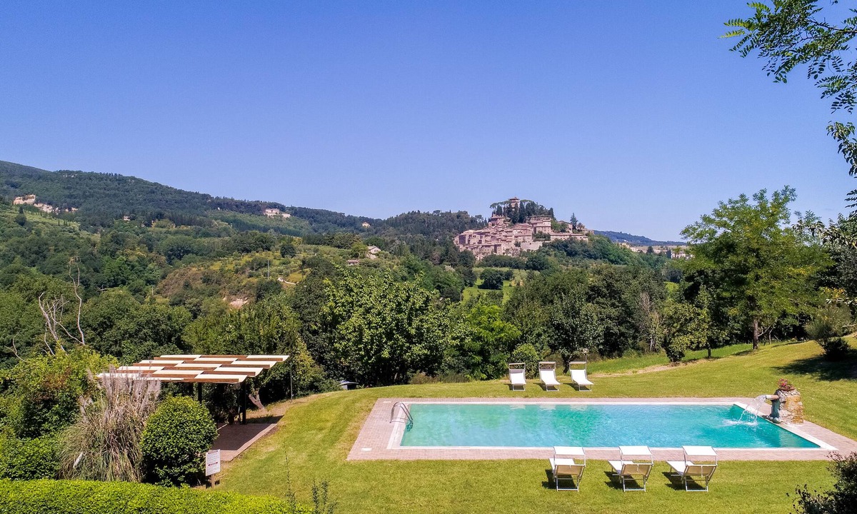 Cetona Villa | Villa with private pool, large garden, panoramic view and air conditioning