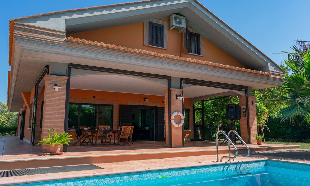 Suburbio IX Aurelio Villa | Villa with private pool, near Via Aurelia