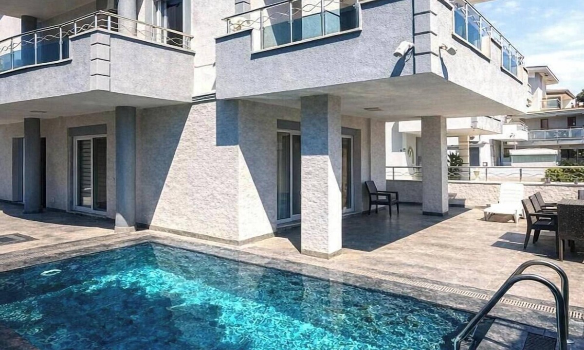 Altinkum Villa | Villa with private pool, 200 meters from the beach.