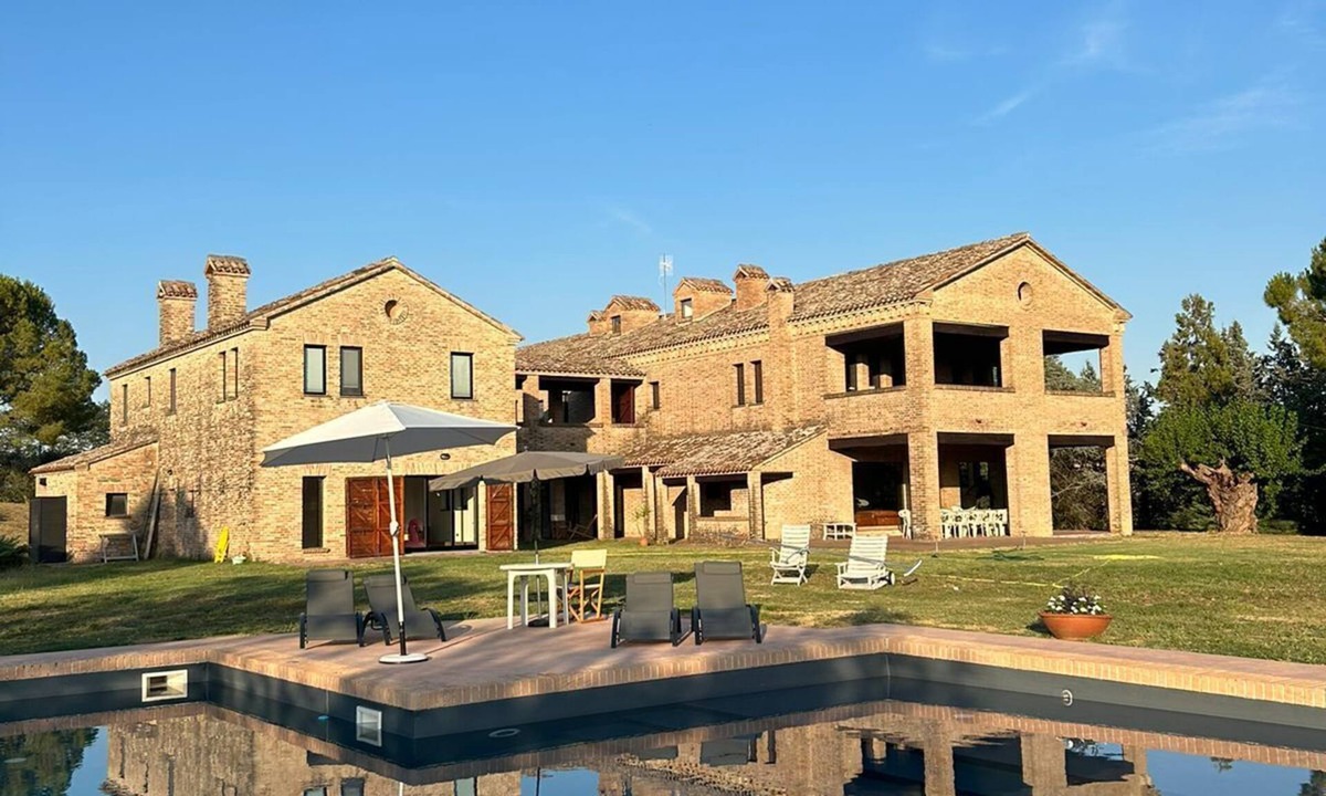 Ostra Vetere Villa | Villa with private swimming pool in the heart of the countryside
