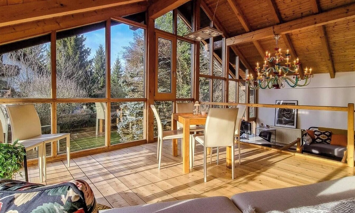 Windach House | Villa with split-level architecture by Ammersee
