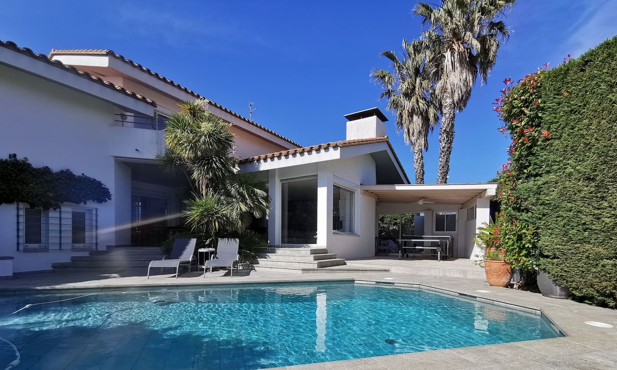 Massilia Villa | Villa with standing/pool, 5-star holiday rental, close to the sea and Spain.