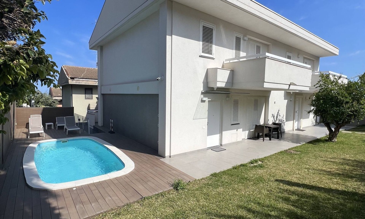 Aci Catena Villa | Villa with swimming pool, located a stone's throw from the sea and well served.