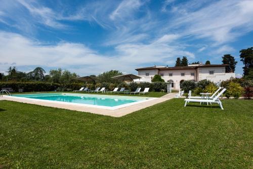 Signa Villa | Villa Yvonne by MMega