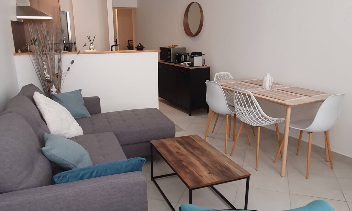 Aubignan Apartment | Village apartment