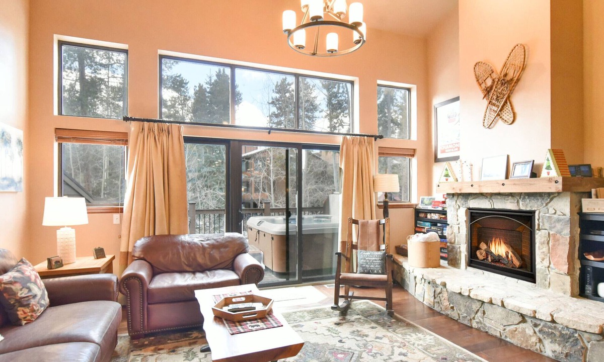 Warrior's Mark Ski Chalet | Village Point Buffalo Townhome Private Hot Tub Near Quick Silver Lift, In Breck