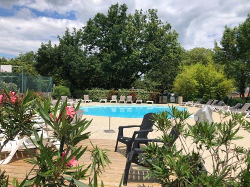 Saint-Denis-les-Martel House | Village Vacances Château de Termes, Gîtes, Chalets, Piscine, Jacuzzi, Sauna