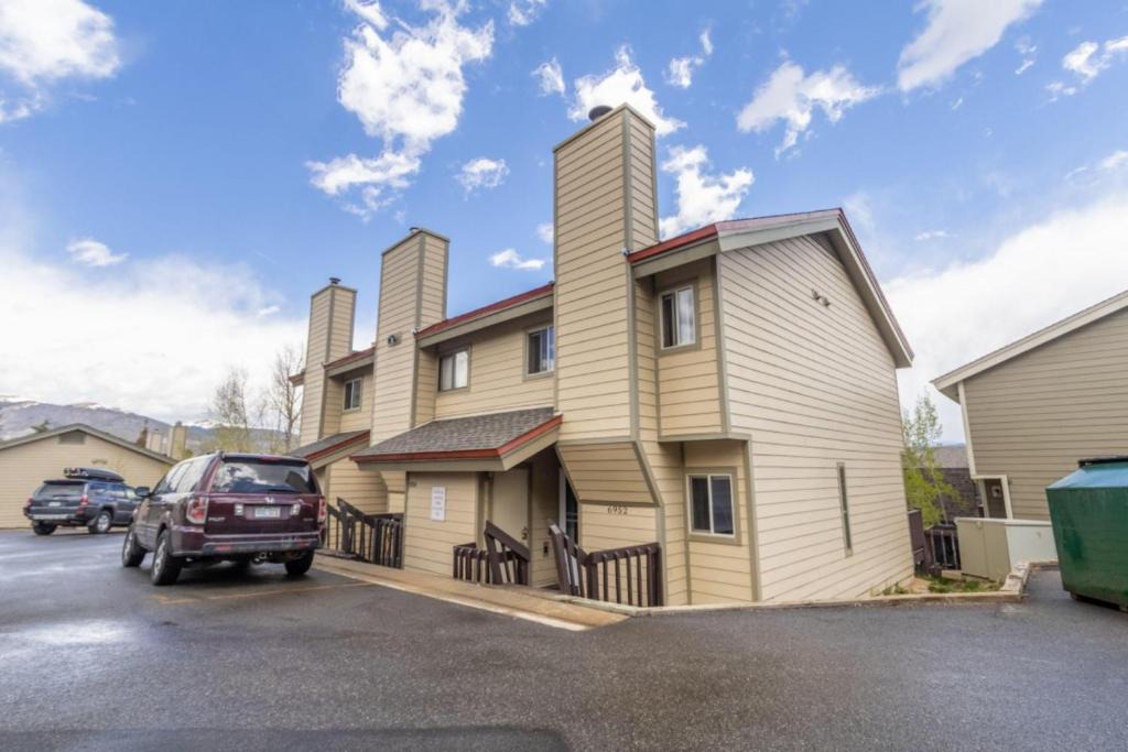 Wildernest Apartment | Villamont #6952 by Summit County Mountain Retreats