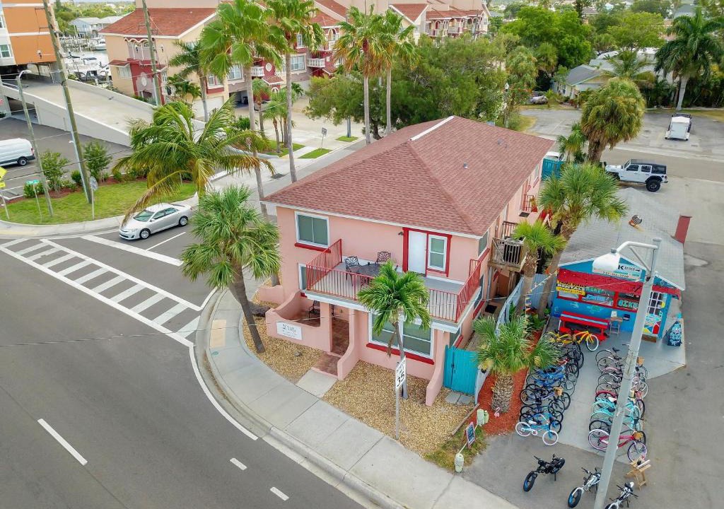 Madeira Beach Apartment | Villas at John's Pass by Travel Resort Services