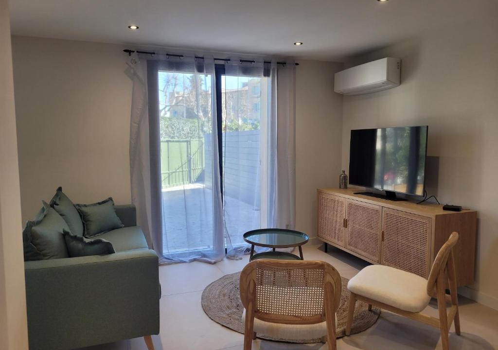 Greasque House | Villas Clairette