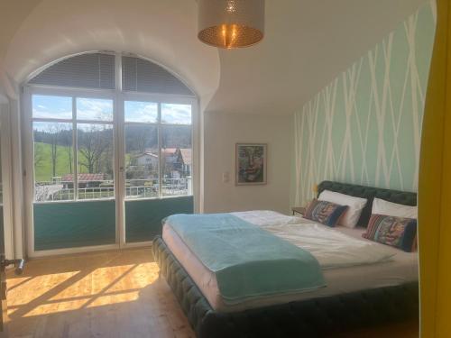 Ammerland House | Villenzimmer mit eigenem Bad, Kunst und Aussicht