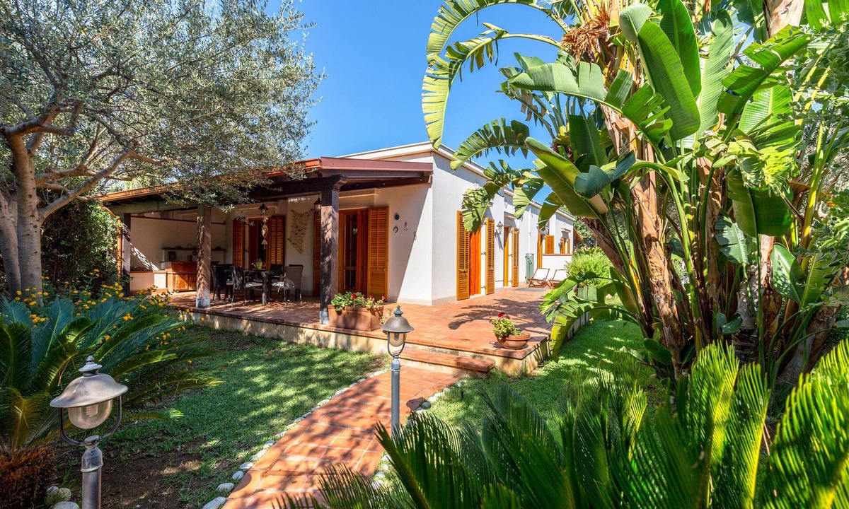 Terrasini Villa | "Villetta Cala Rossa" with Garden, Terrace & A/C