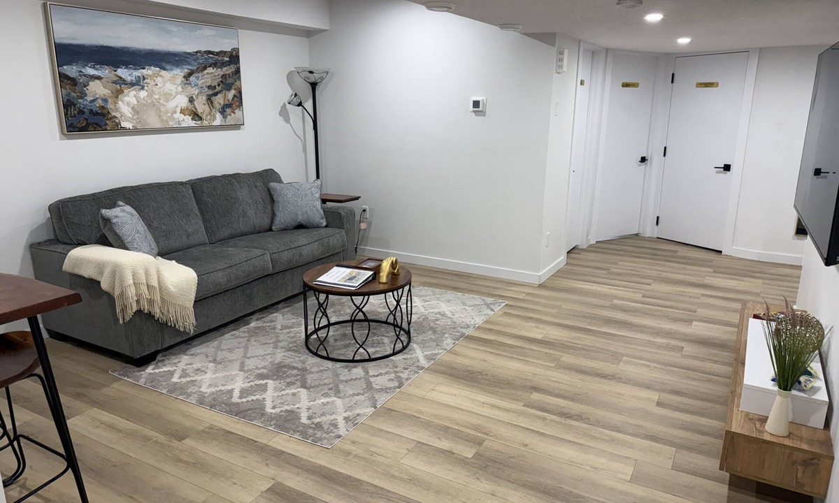West Edmonton Apartment | Vinash Luxury Suite