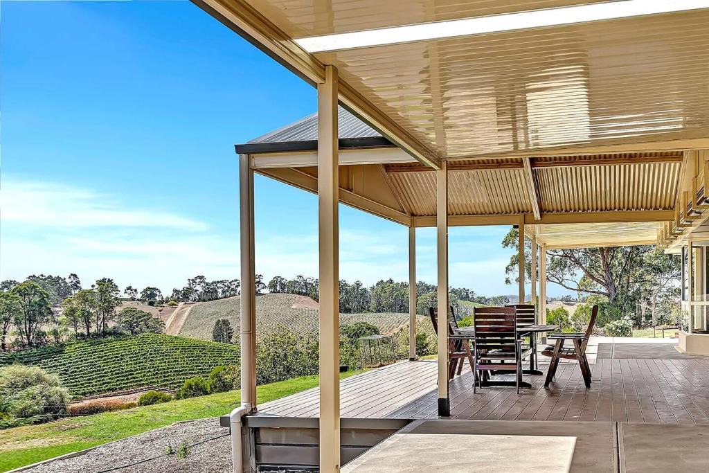 Lenswood House | Vinea Vista - Hillside Homestead amid Rural Beauty
