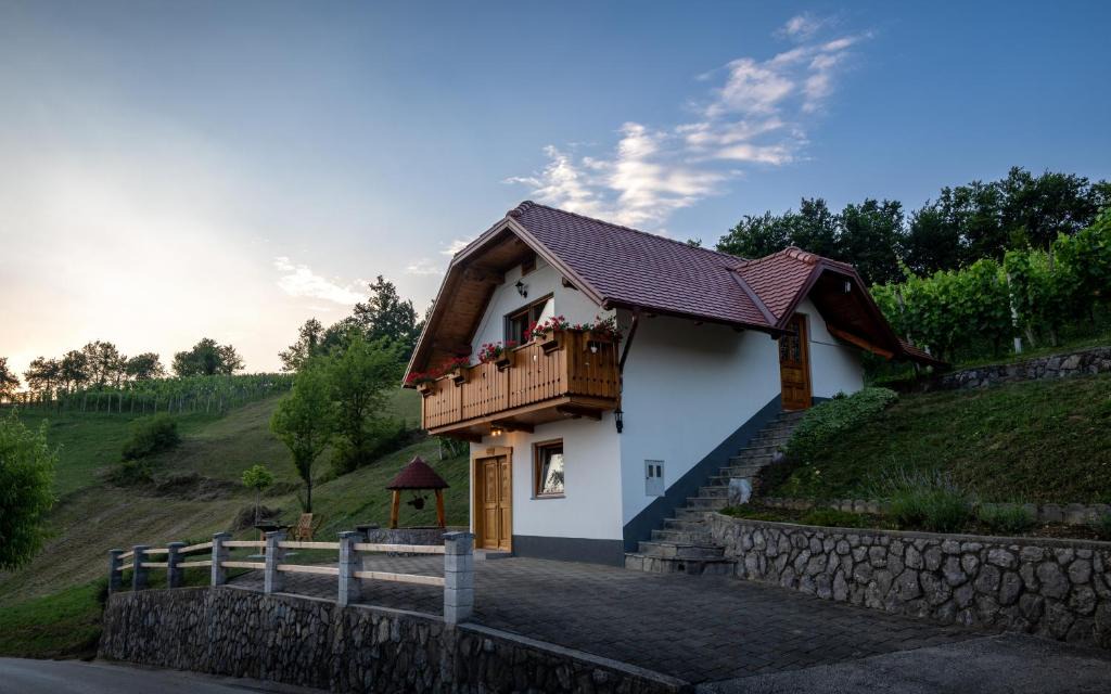 Cesnjice pri Trebelnem House | Vineyard Cottage Krivic