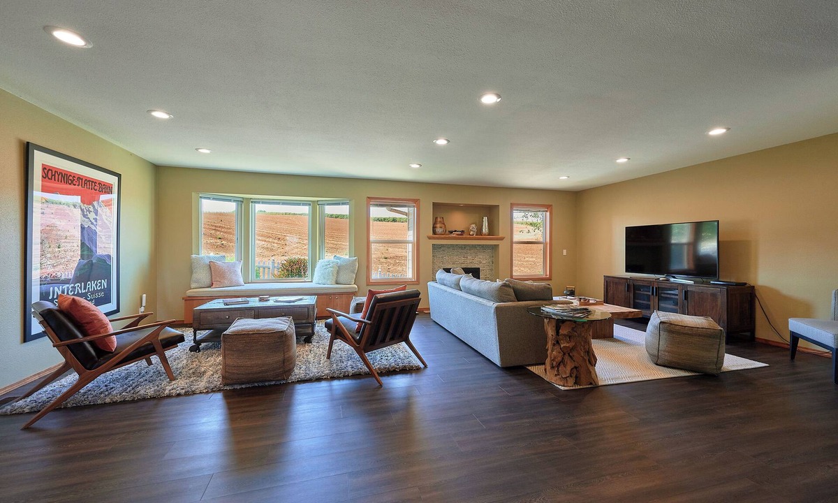 Yamhill House | Vineyard Dreams: 3 Bed/3 Bath Executive Stay Home
