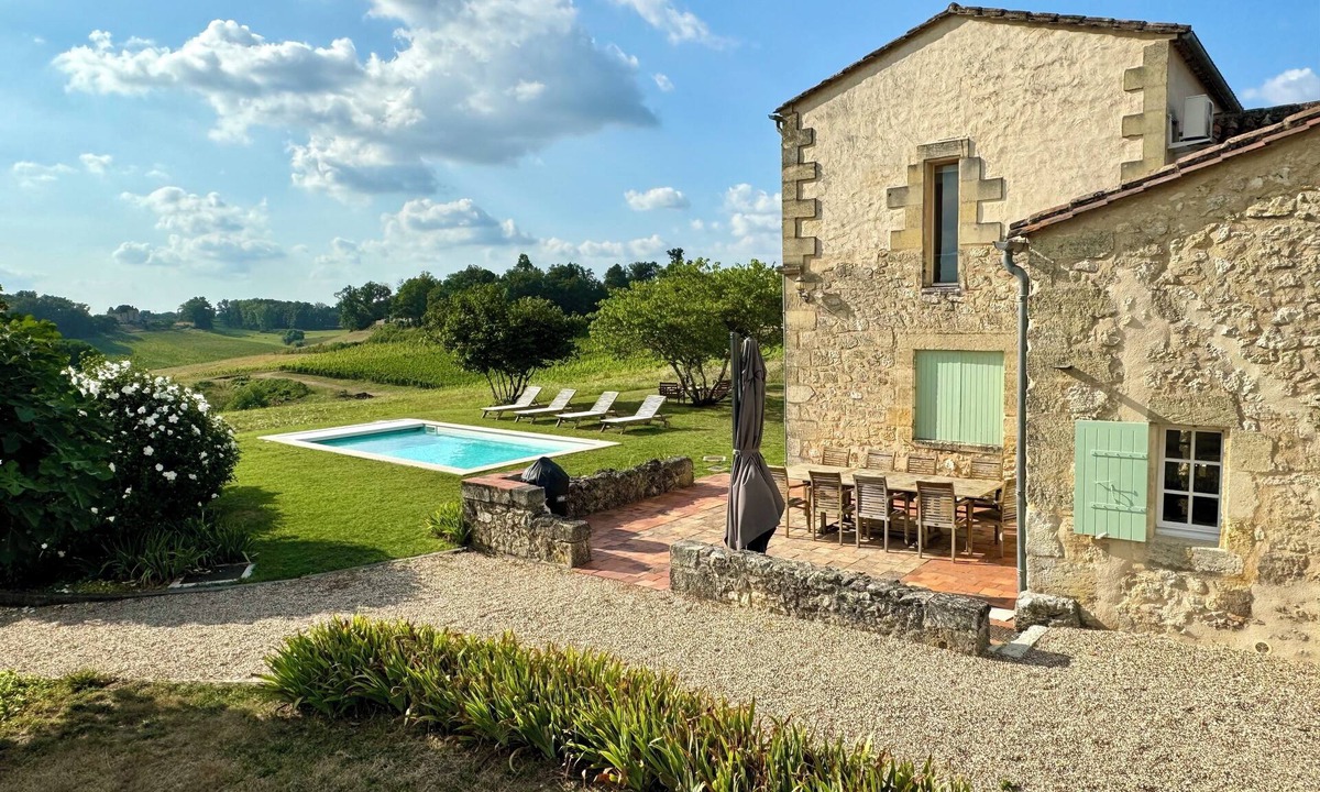Gardegan-et-Tourtirac House | Vineyard escape, heated pool. Ideal for families/groups friends, near St-Émilion