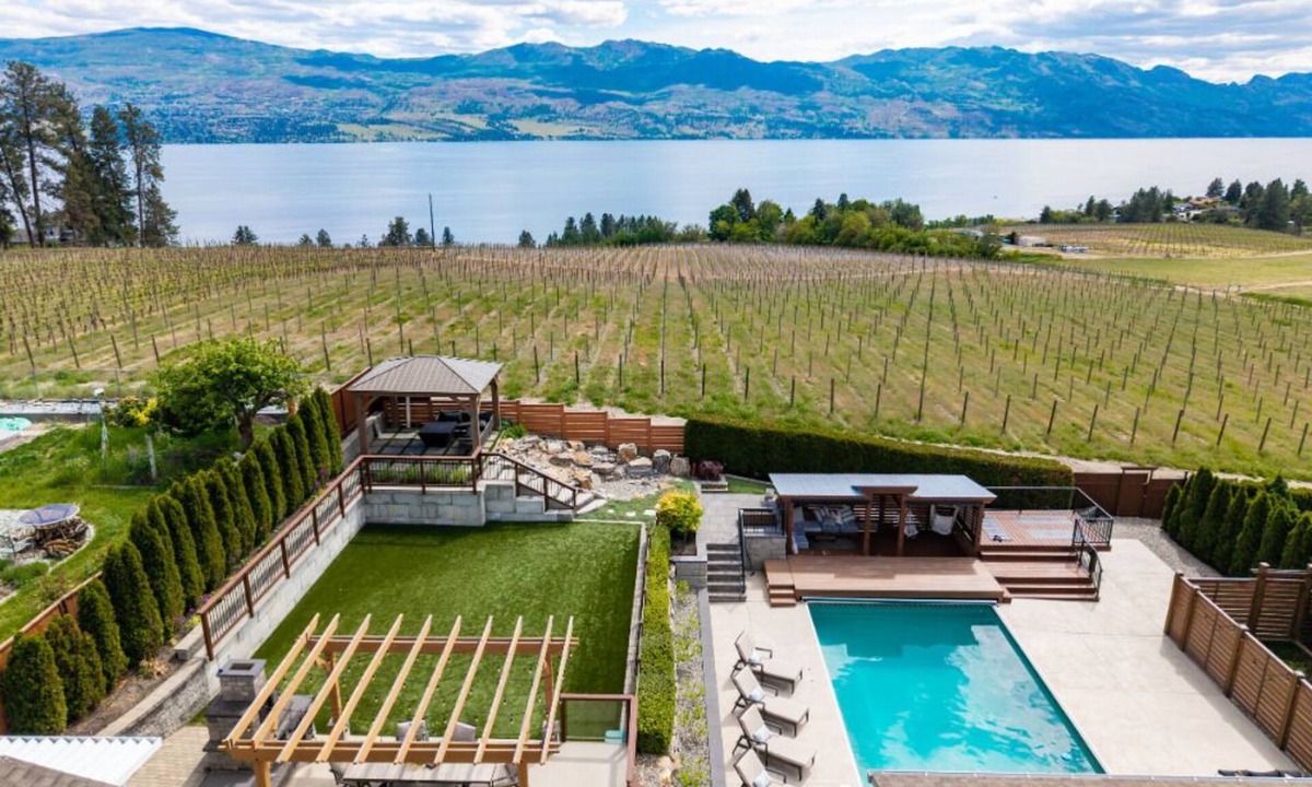 Central Okanagan Bed & Breakfast | Vineyard Views