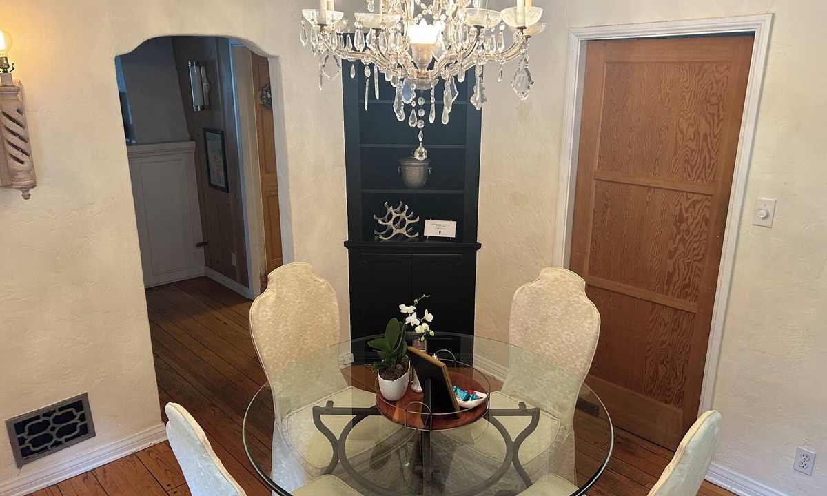 Adams Hill House | Vintage 1930’s charmer! Views and Walk to Everything OUR COZY HOME OPEN FOR YOU