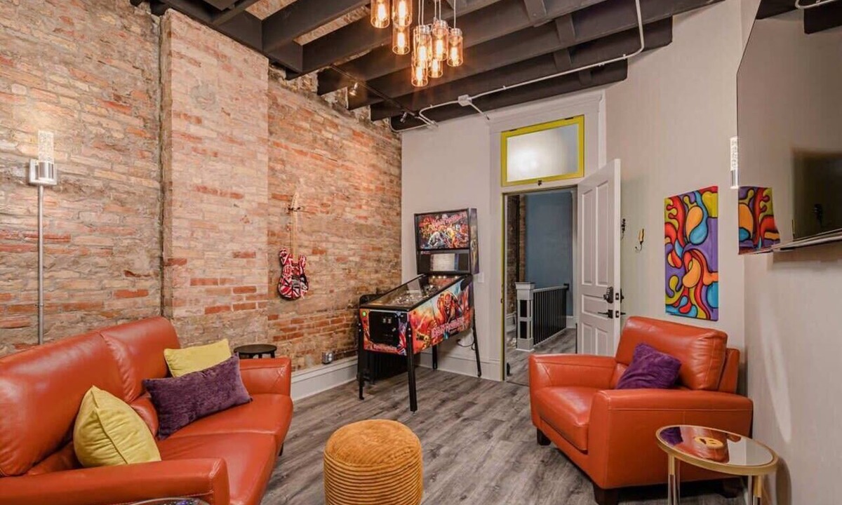 College Avenue Historic District Apartment | Vintage Downtown Loft w/Old School Pinball Machine