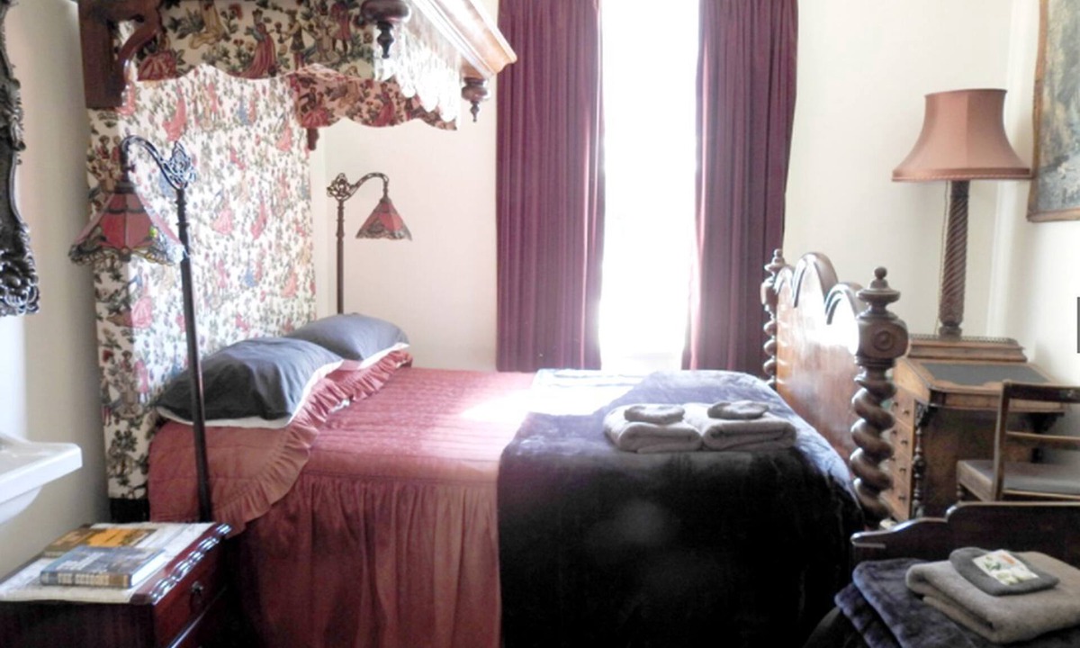 Otira Cabin | Vintage Holiday Accommodation near Arthur's Pass in New Zealand