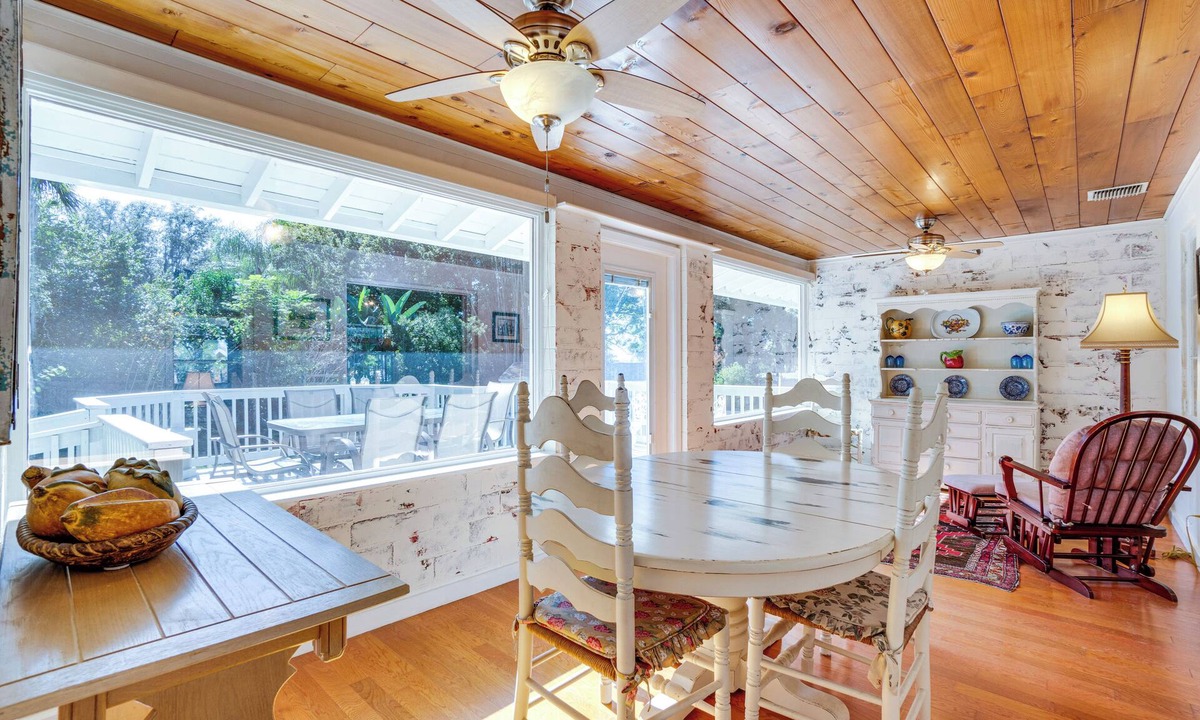 Mount Dora Cottage | Vintage Mount Dora Cottage w/Screened Porch!