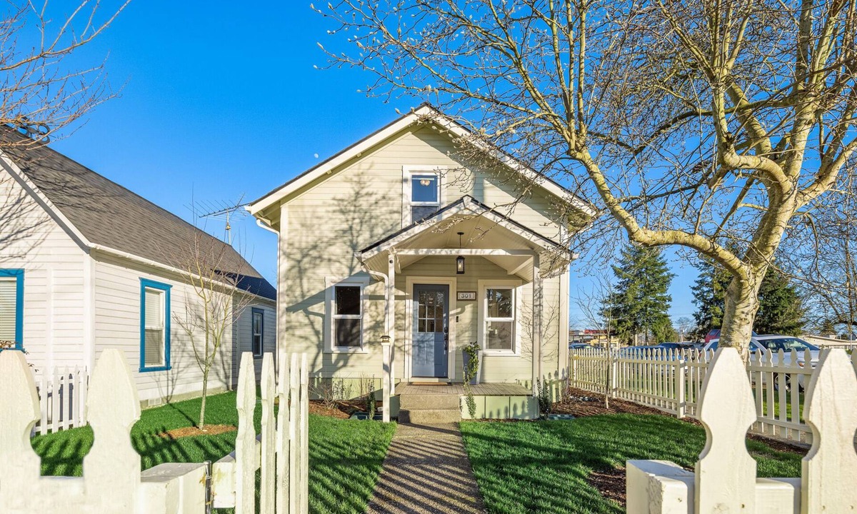Snohomish House | Vintage Trail House in Historic Downtown Snohomish- 3 bed 2 bath home