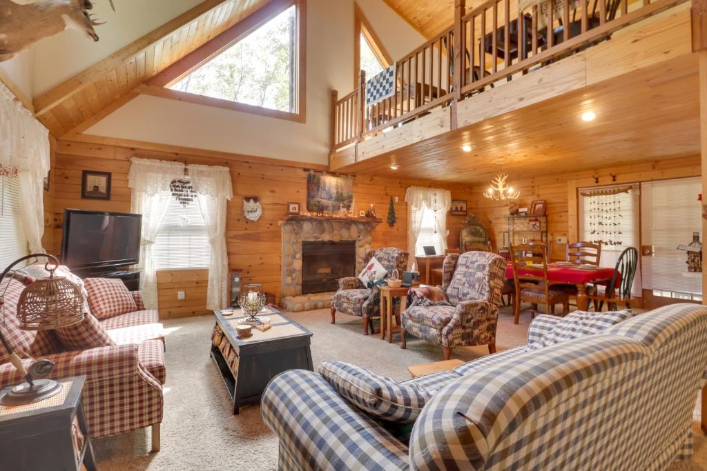 Fulks Run House | Virginia Mountain Cabin w/Decks & Fireplaces