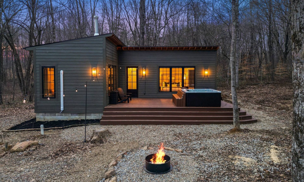 New Plymouth Cabin | Virginia's House | Hocking Hills, Unique Retreat