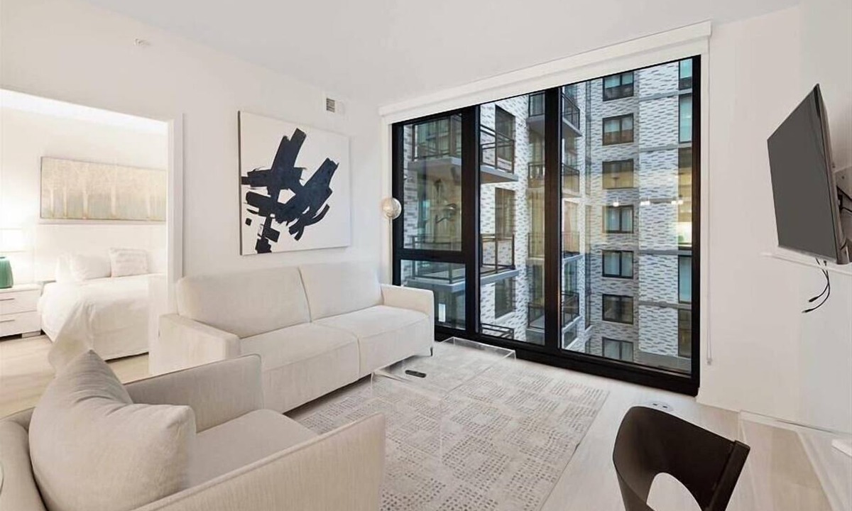 NoMa Hotel | Visit DC Historic Sites | Keyless Entry & In-unit Laundry | NoMa