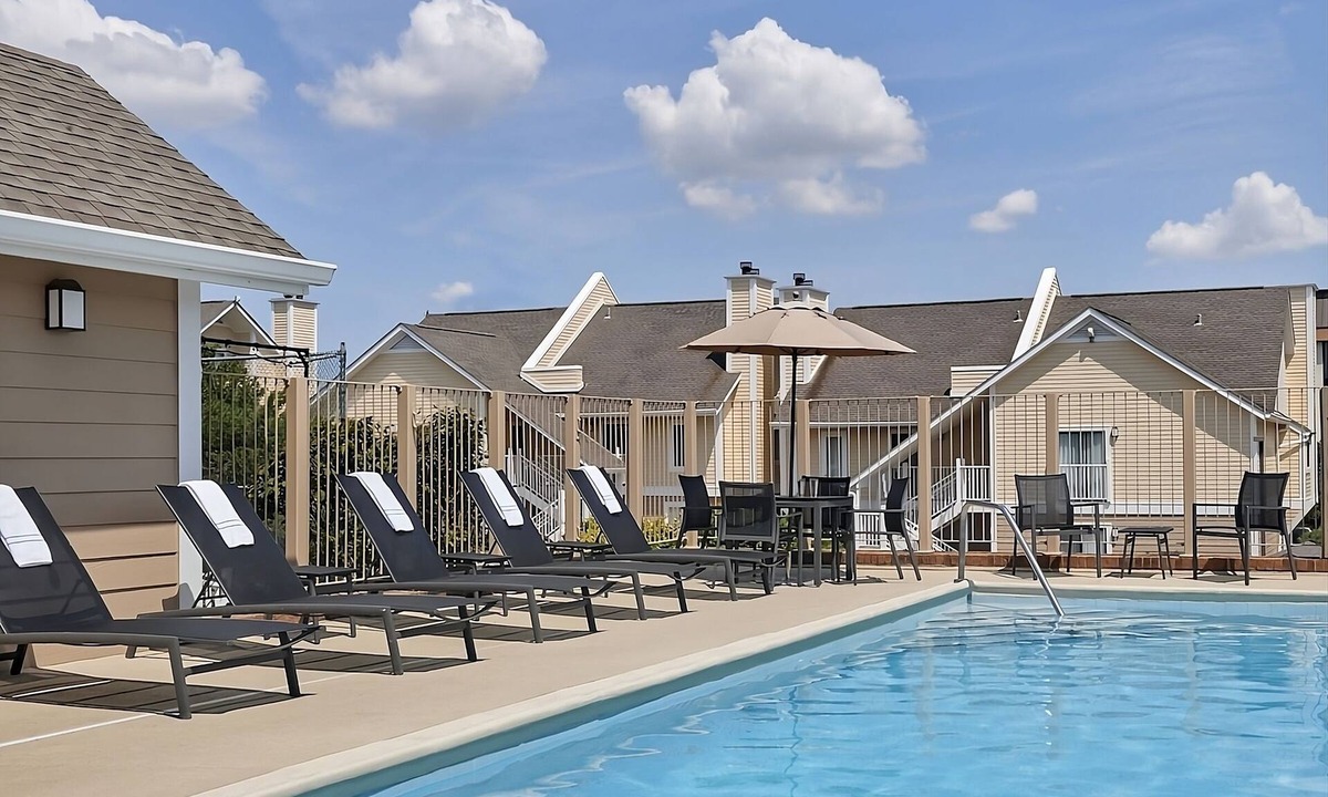 Gunter Afs Hotel | Visit the Montgomery Museum of Fine Arts! Pets Allowed, FREE Parking, Pool!
